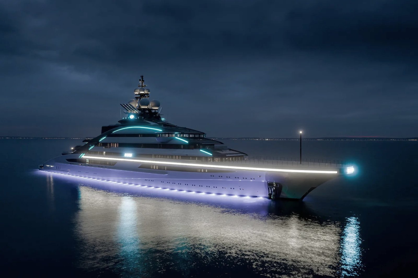 Luxury-yacht-light-design-naval-electrical-system-manufacturer-impianti-elettrici-navali-cantieristica
